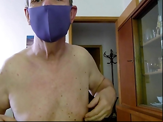 Andreas Geilt Sich Auf Mit Japanischen Masken
